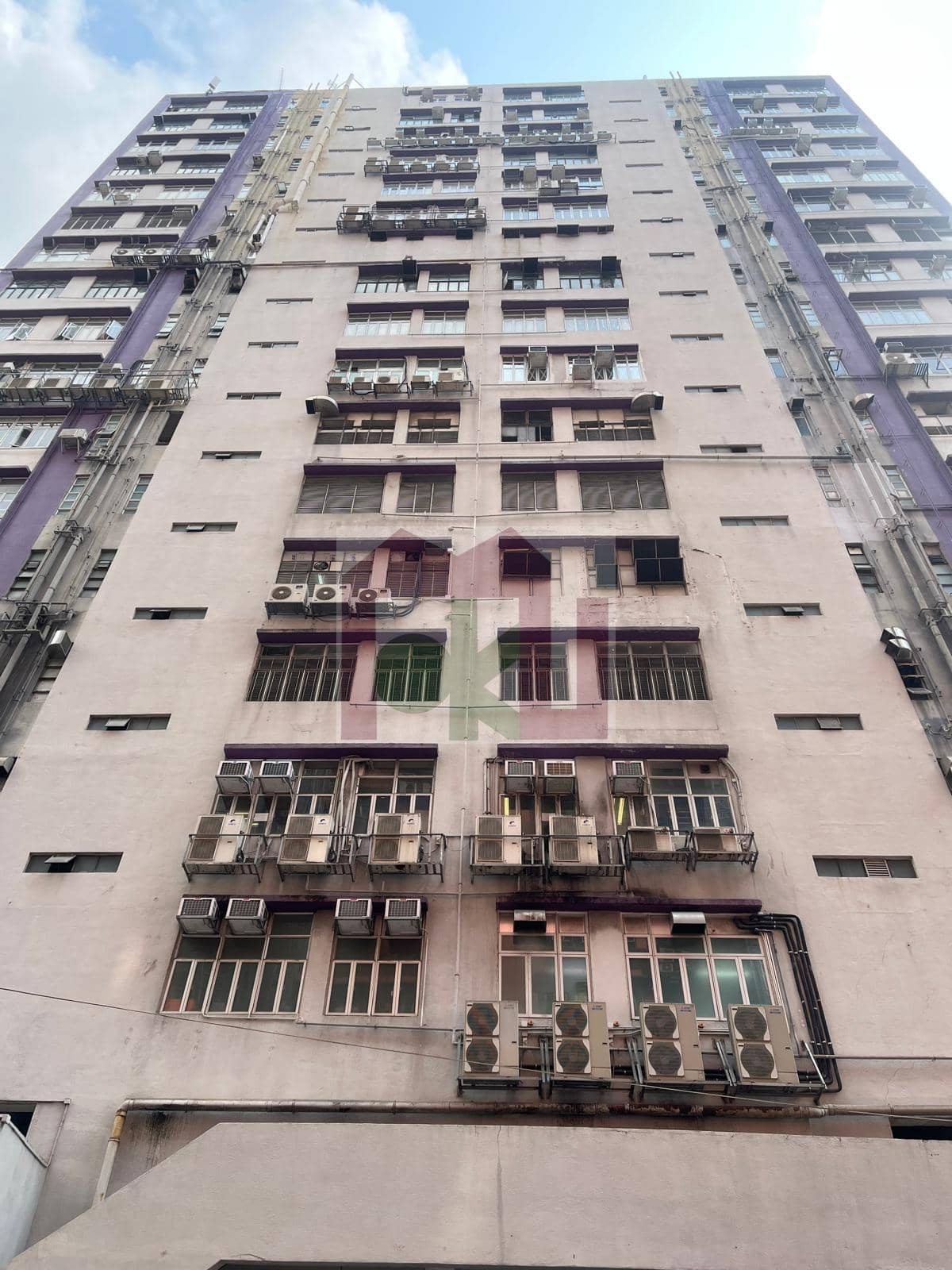 Budget Workshop/Studio for Rent in Fo Tan - Wah Sang Industrial Building 200 sq.ft. (Ref:98801) | Moku Property